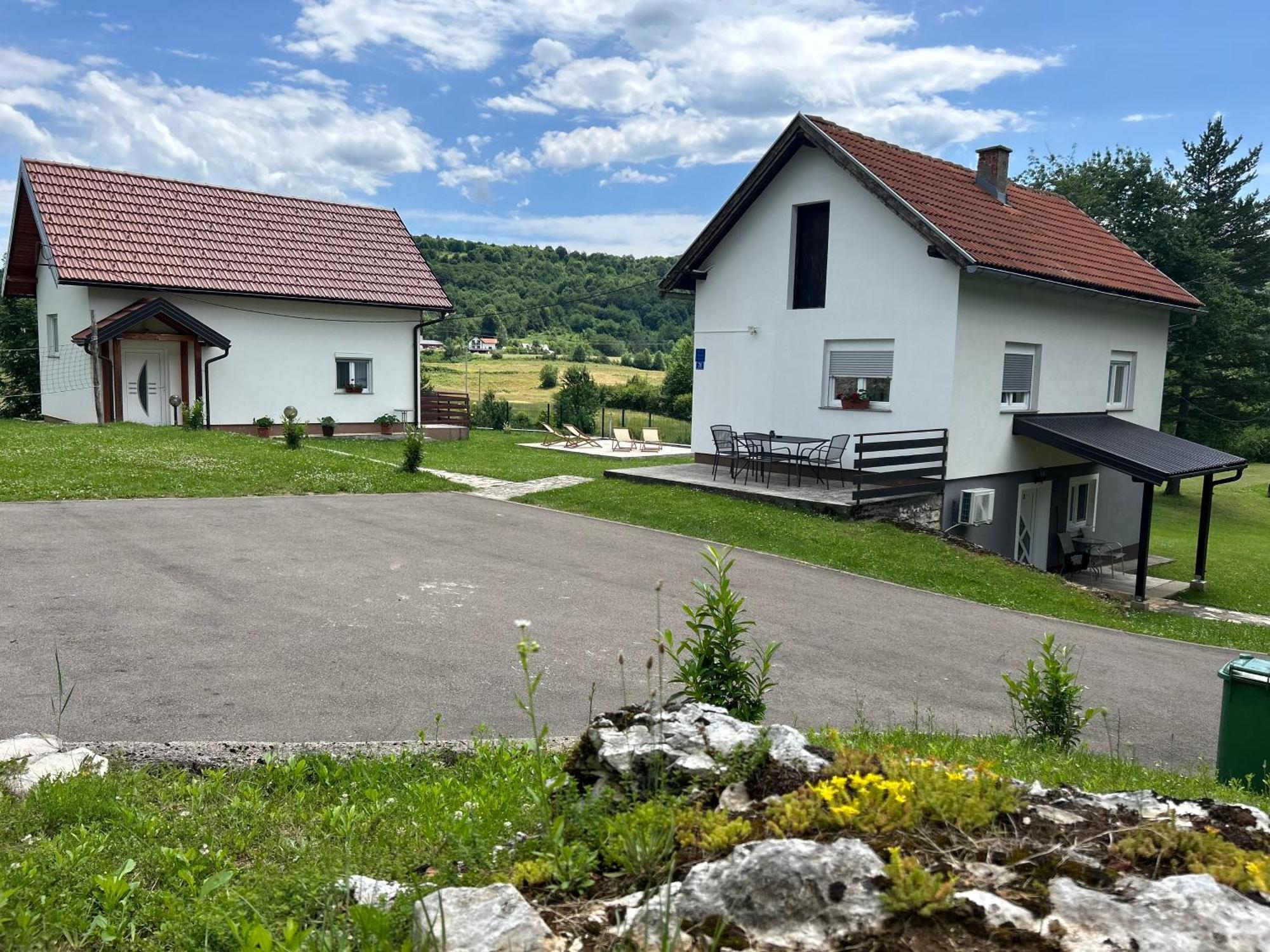 Apartments And Rooms Krizmanic Smoljanac Exterior photo