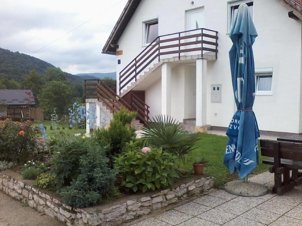Apartments And Rooms Krizmanic Smoljanac Exterior photo